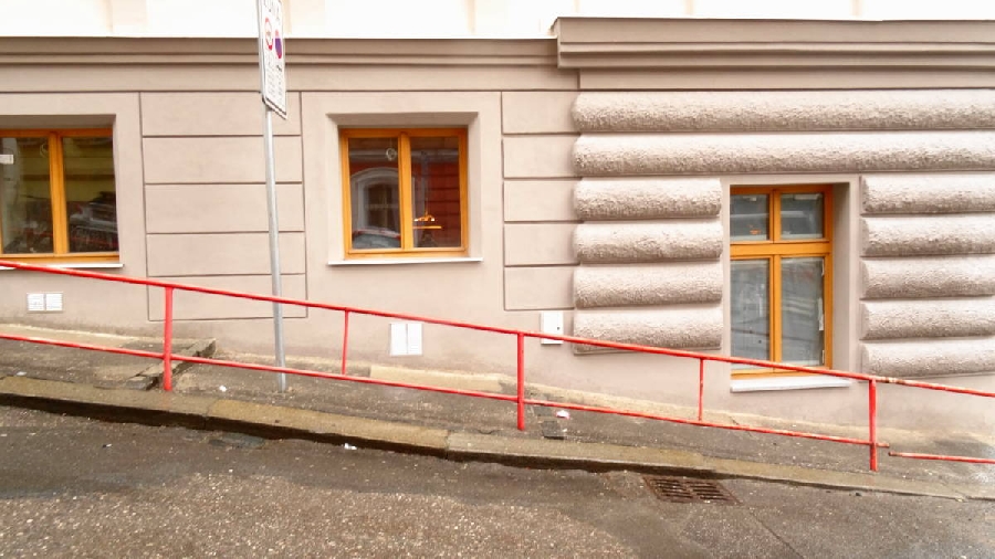 Commercial space for sale 204m2 with entrance from the street in Prague 5