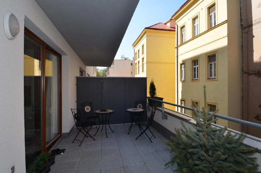 sale of studio 1+kk, 34m2, terrace 27m2, garage. parking space, cellar in a new Smíchov building