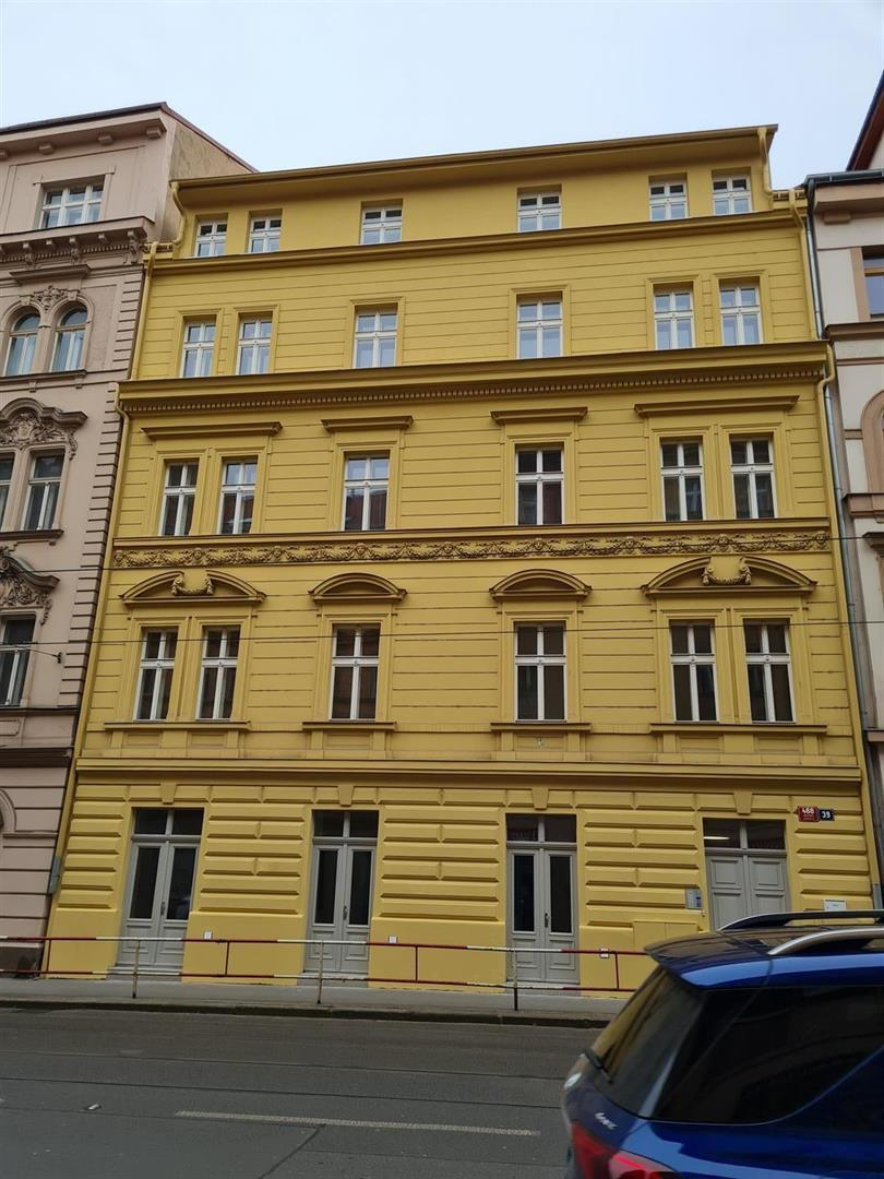 Prodej nově zrekonstruovaného bytu 1+kk, 36m2 s terasou 7,7m2 na Praze 5, Smíchov