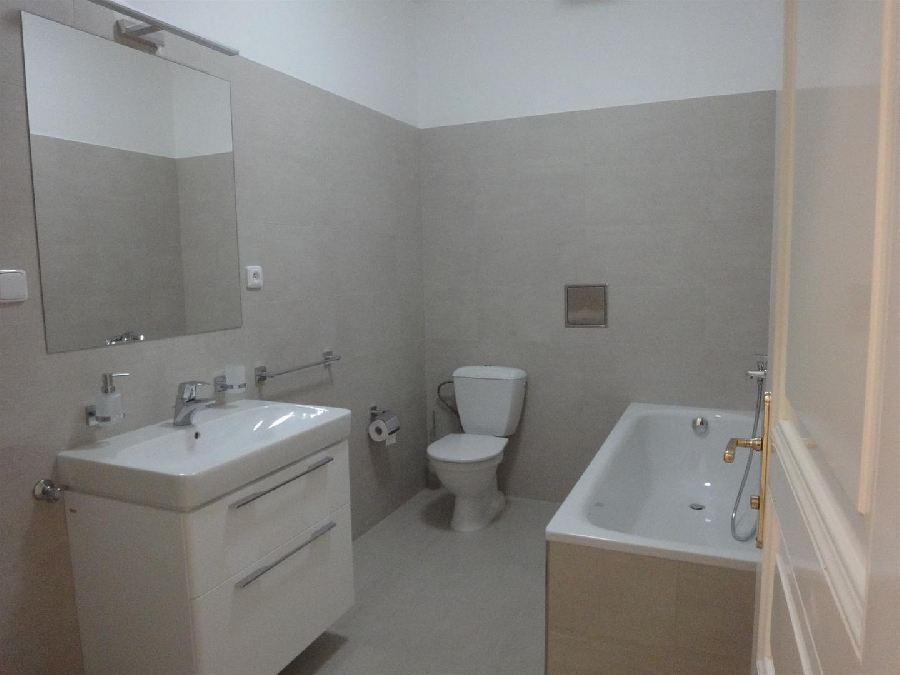 For rent a nice 3 + 1, 110,46m2 in the center of Prague near Wenceslas suggestions, Praha 1