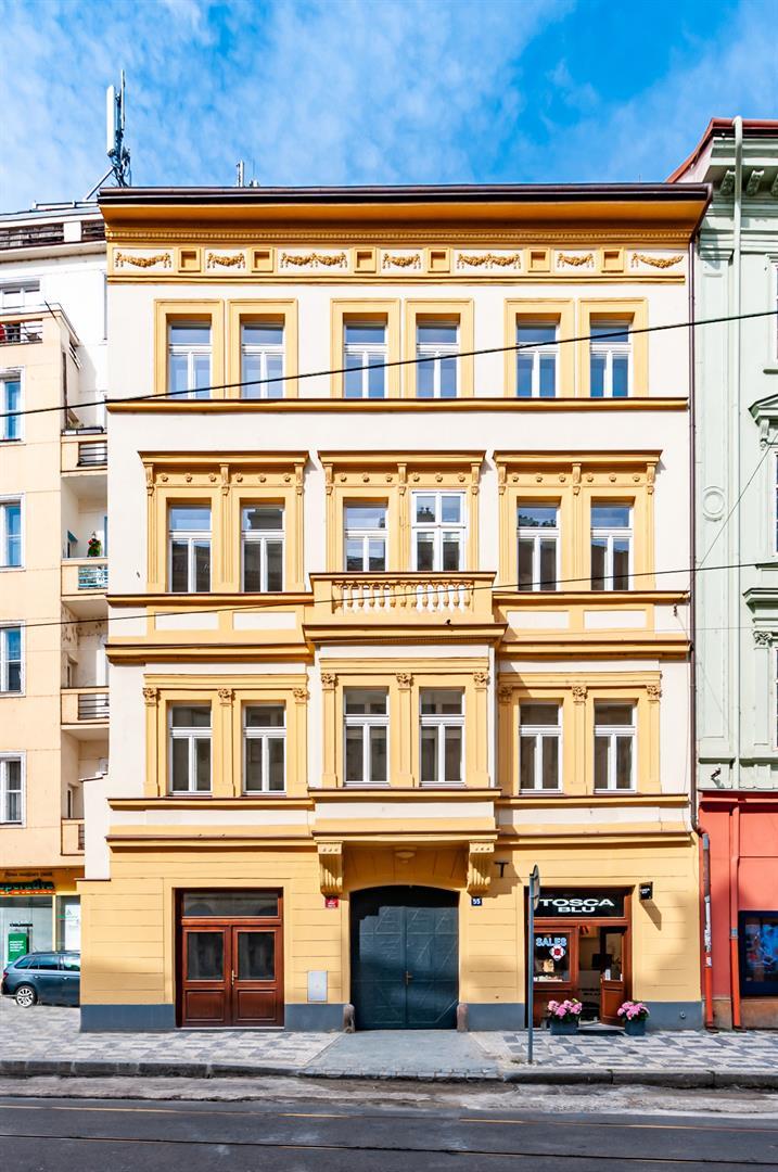 Pronájem nebytového prostoru vhodného jako restaurace se vchodem z ulice Praha 5