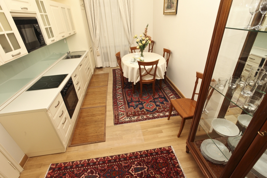 Affittasi appartamento trilocale 65mq arredato di lusso a pieno centro di Praga 1