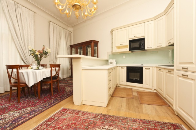 Rent a luxury residential apartment 4 + kk, 114 m2 in the Old Town, Truhlářská st.