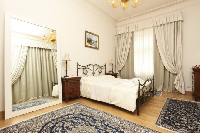 Rent a luxury residential apartment 4 + kk, 114 m2 in the Old Town, Truhlářská st.
