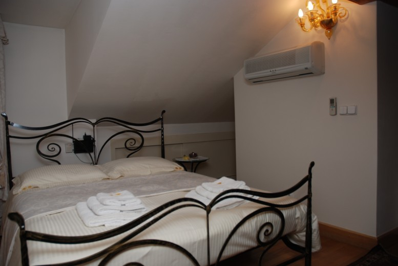 Rent luxury apartment 3 + kk, 129 m2 with terrace 10 m2 in Prague 1 at the Palladium
