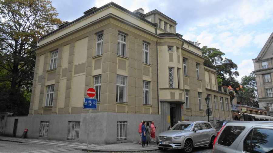 Sale of an apartment building in the heart of Prague 1 - Josefov with a view of the Jewish cemetery