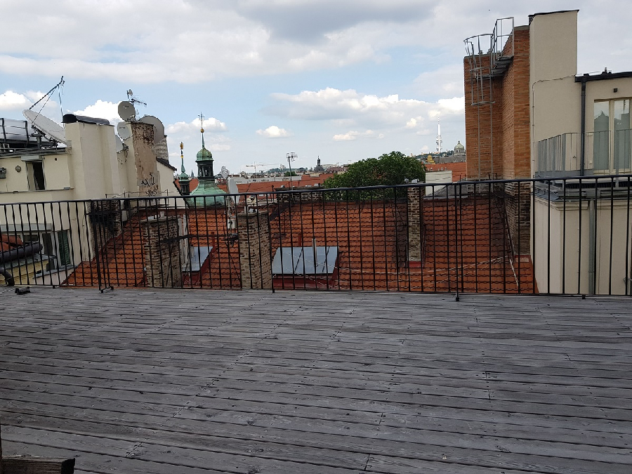 Prodej půdního bytu 166m2,2x terasa celkem 45m2 s výhledem na Prahu, řeku a Pražský hrad