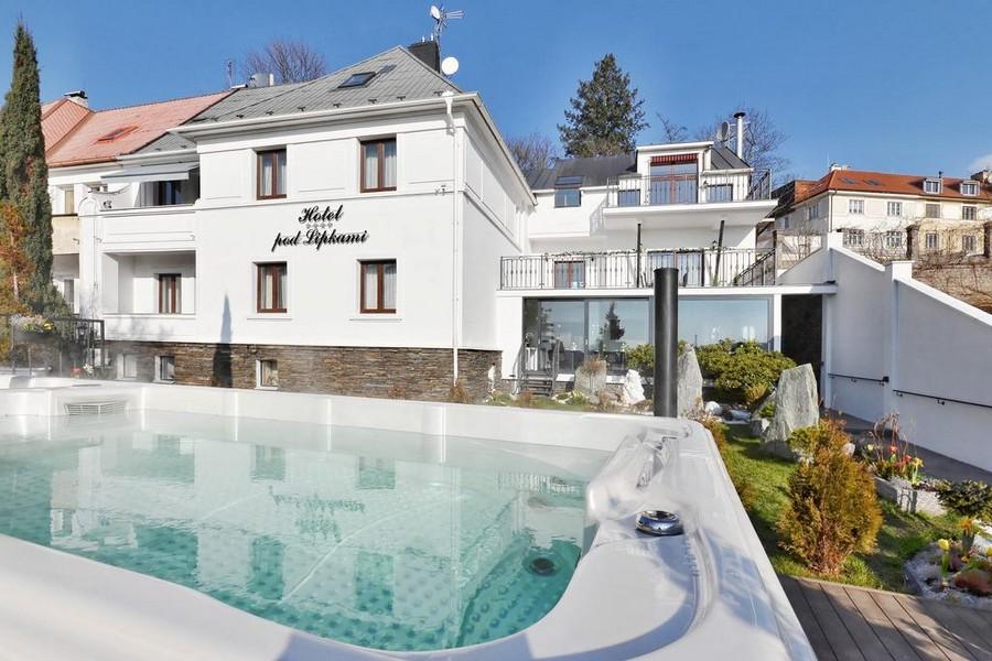 We exclusively offer for sale a luxury villa in Prague 5, near Hřebenka