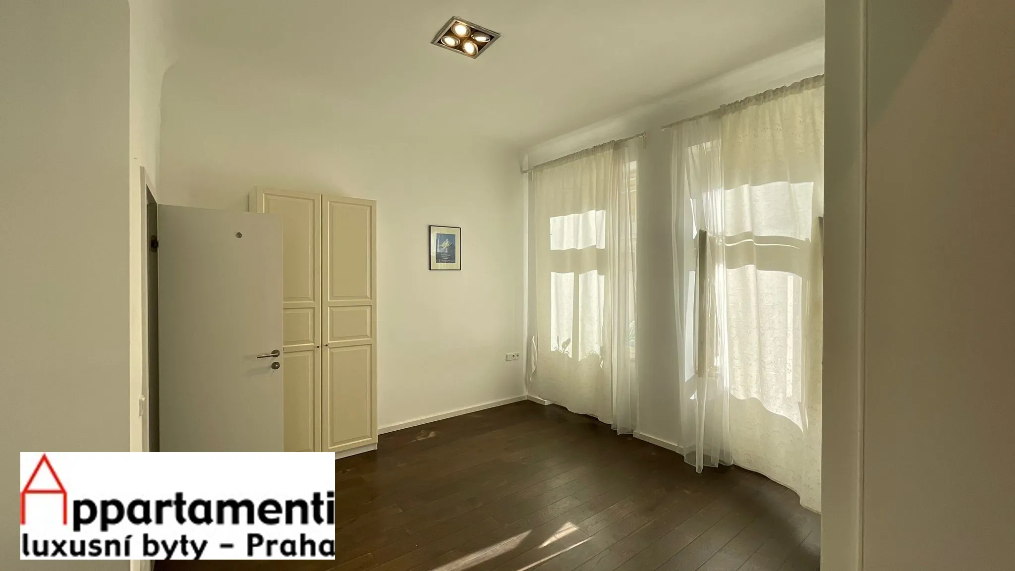 Affittasi appartamento trilocale arredato parzialmente 86mq a Praga 7 via Štěpánská