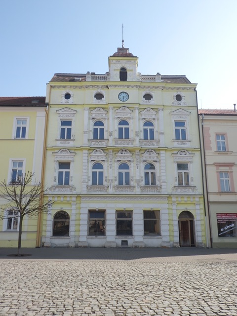 vendesi edificio prima di ricostruzione nella piazza a Duchcov, Teplice