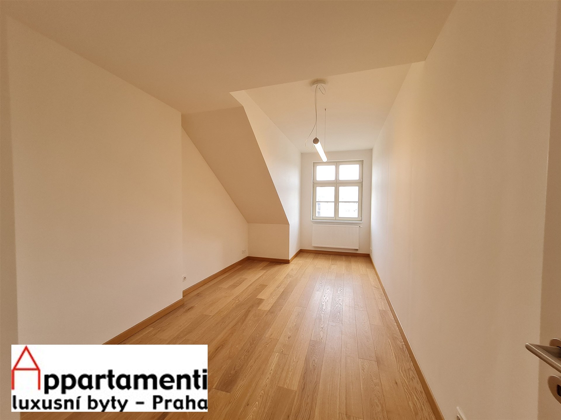 Prodej  podkrovního mezonetového bytu 5+kk, 142m2 na Vinohradech, Praha 2