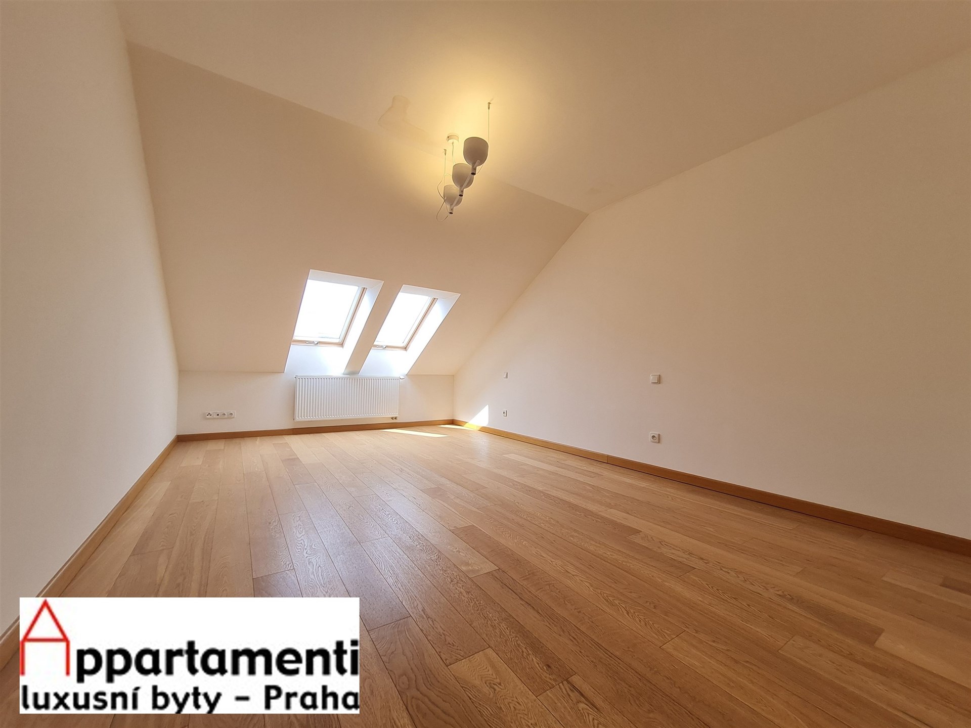 Prodej  podkrovního mezonetového bytu 5+kk, 142m2 na Vinohradech, Praha 2