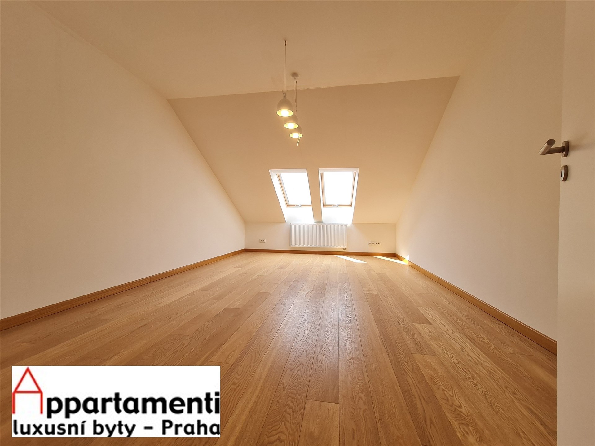 Prodej  podkrovního mezonetového bytu 5+kk, 142m2 na Vinohradech, Praha 2