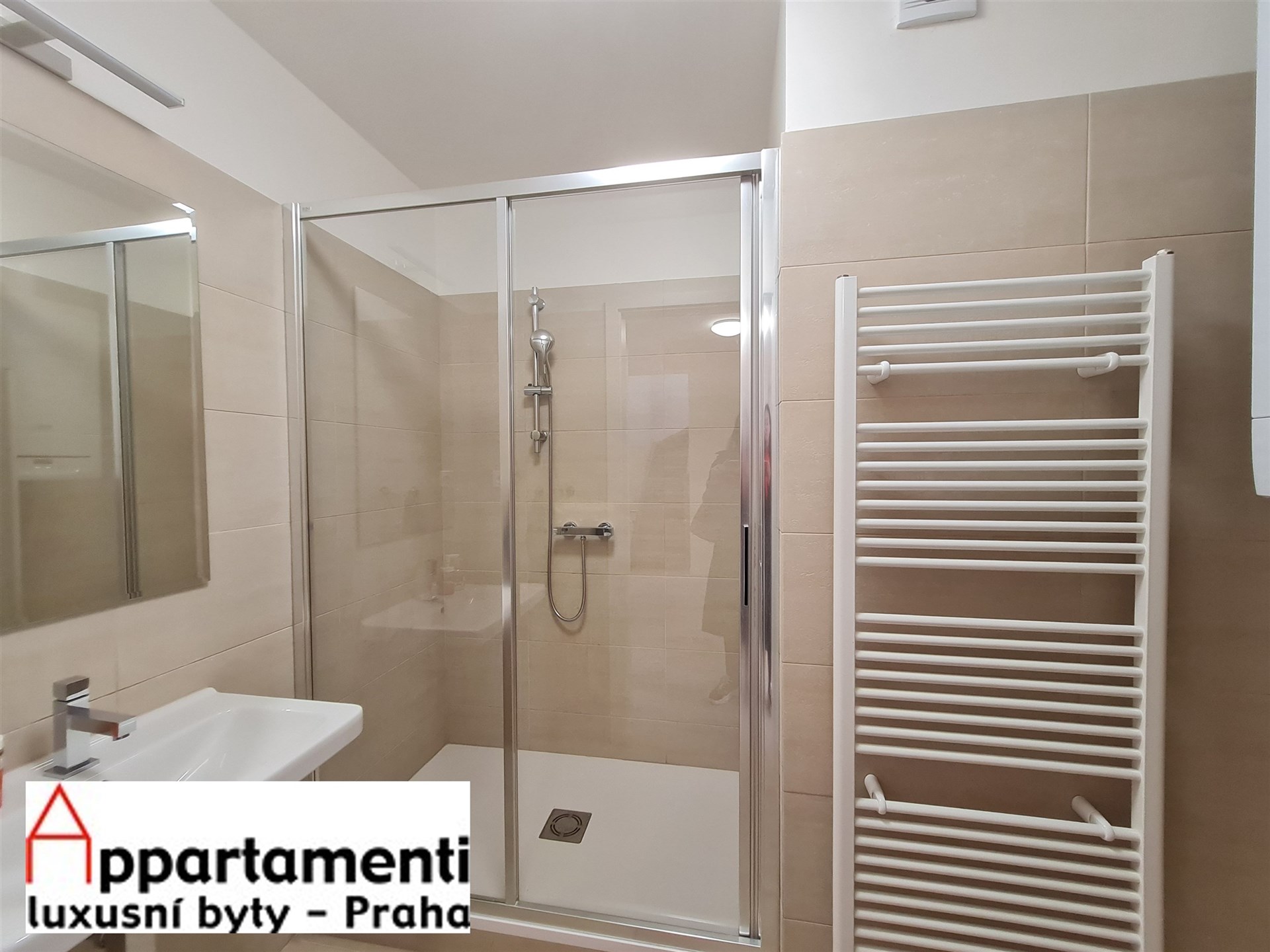 Prodej  podkrovního mezonetového bytu 5+kk, 142m2 na Vinohradech, Praha 2