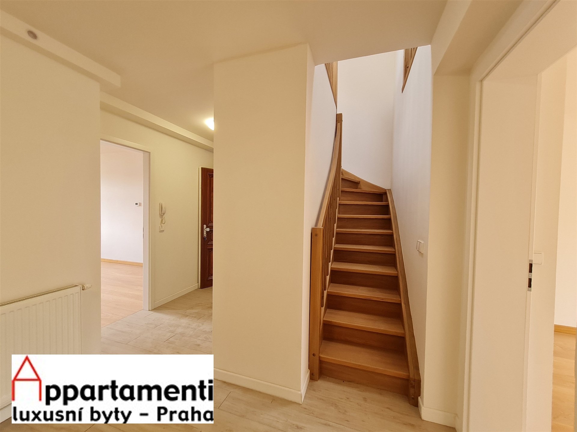 Prodej  podkrovního mezonetového bytu 5+kk, 142m2 na Vinohradech, Praha 2