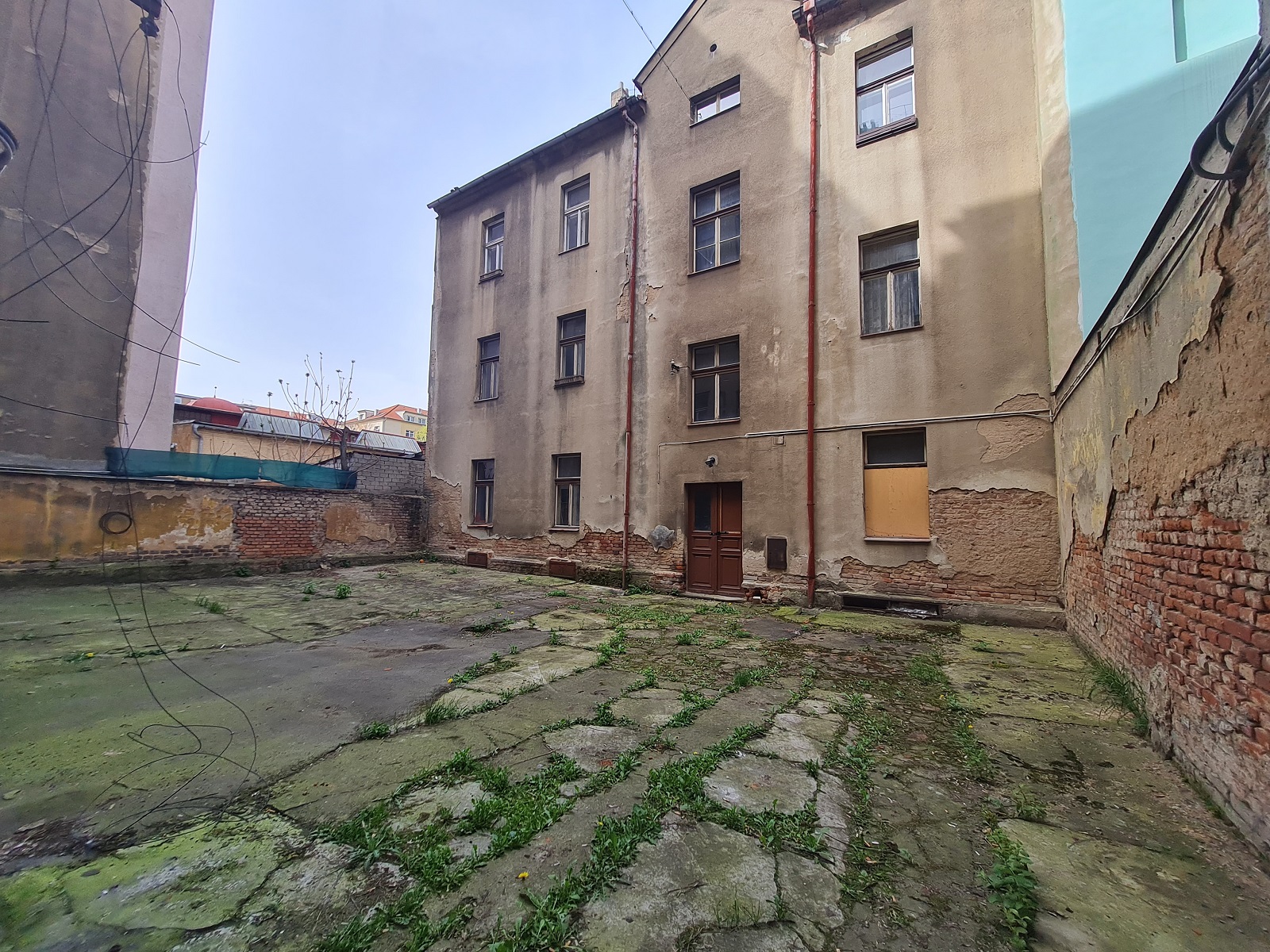 Na prodej dva ČD propojené dvorem na Praze 7, Holešovice