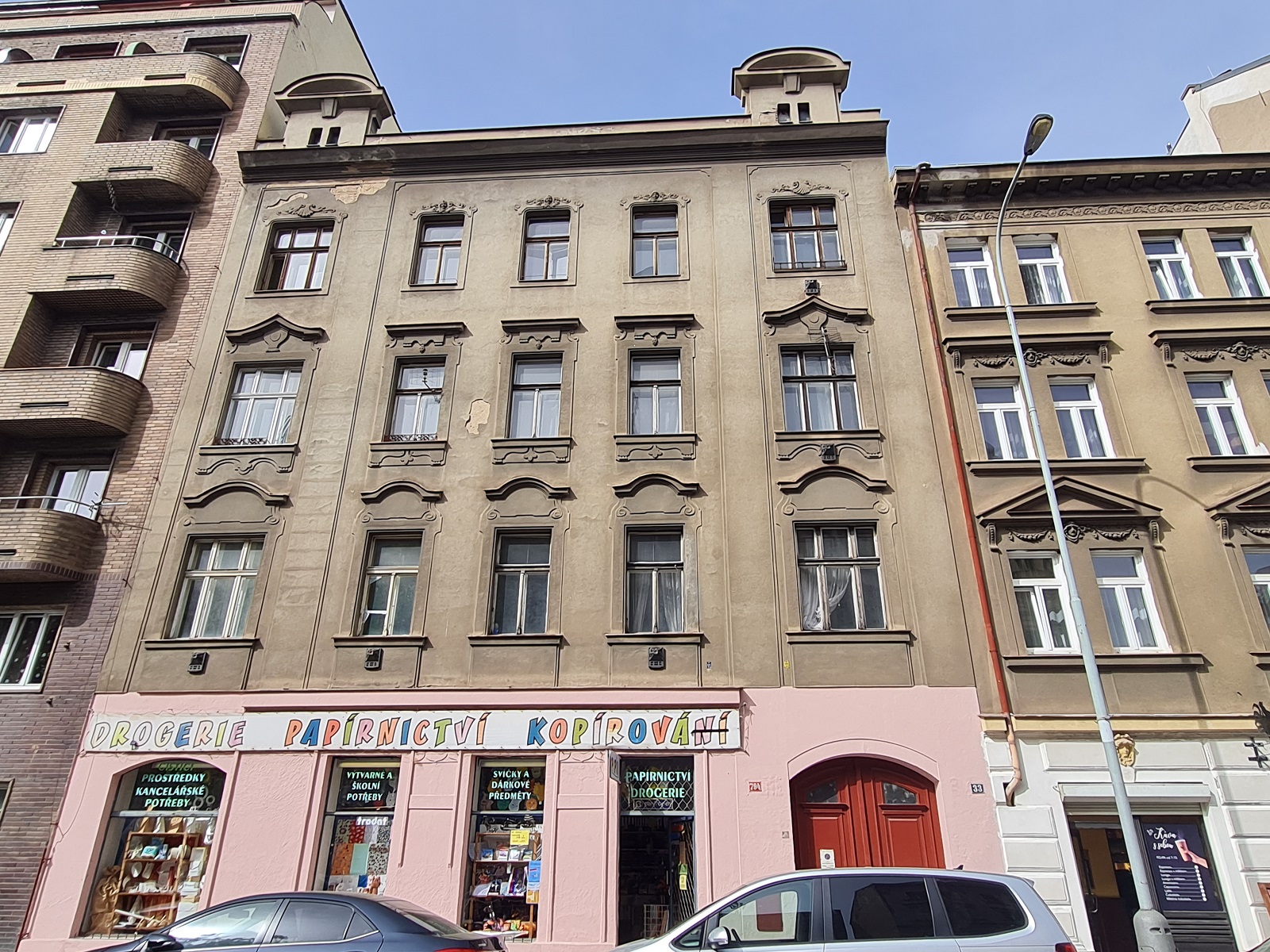 Na prodej dva ČD propojené dvorem na Praze 7, Holešovice