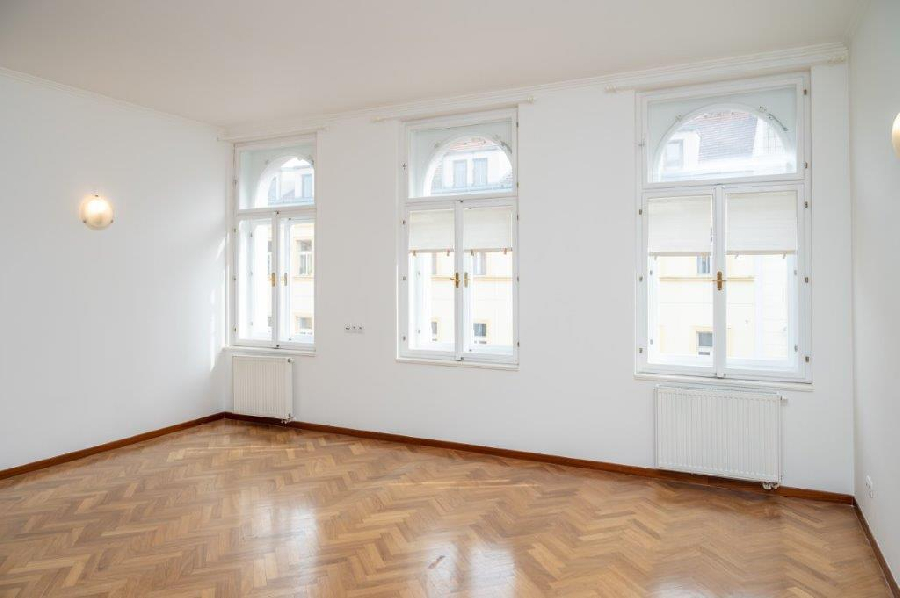 Sale of a 2+kk apartment, 52m2 on the house were completely renovated, Prague 2