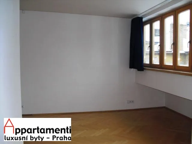 mezonet o rozloze 185m2 s terasou 38m2 výhledem na Hrad, Petřín na Malé Straně 