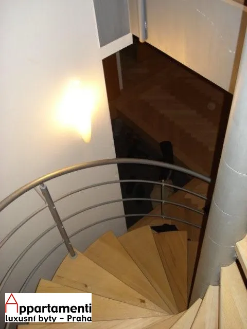 mezonet o rozloze 185m2 s terasou 38m2 výhledem na Hrad, Petřín na Malé Straně 