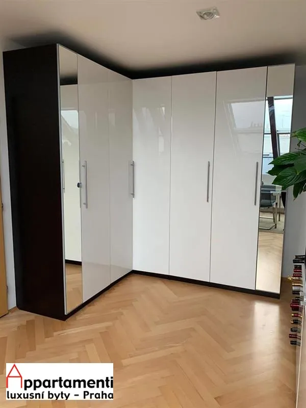 mezonet o rozloze 185m2 s terasou 38m2 výhledem na Hrad, Petřín na Malé Straně 
