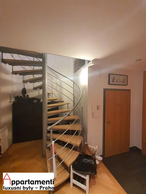 mezonet o rozloze 185m2 s terasou 38m2 výhledem na Hrad, Petřín na Malé Straně 