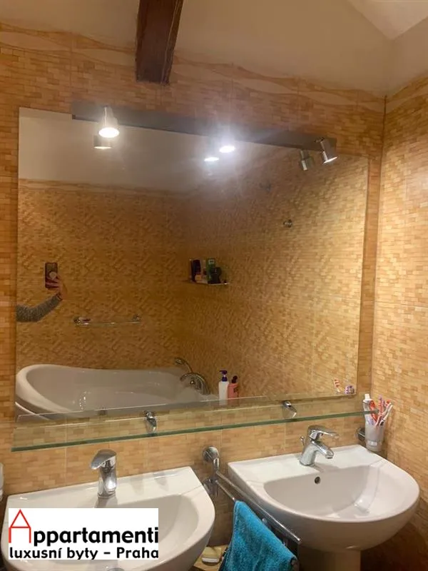 mezonet o rozloze 185m2 s terasou 38m2 výhledem na Hrad, Petřín na Malé Straně 