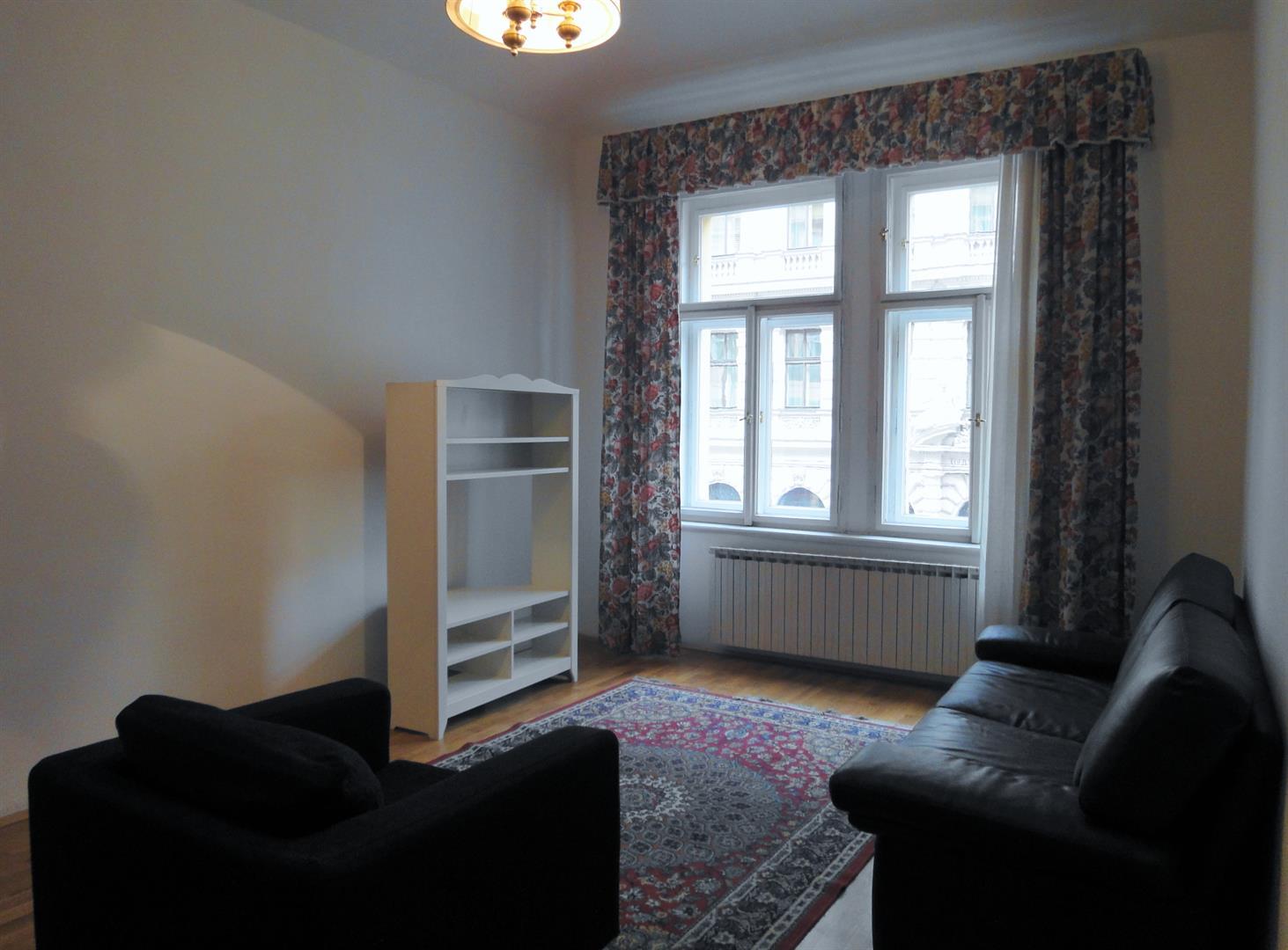 Affitasi appartamento bilocale 51mq con balcone a pieno centro di Praga 1