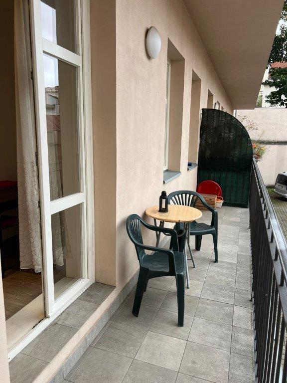 pronájem nově kompletně zařízeného bytu 2+kk 41m2 na Praze 4