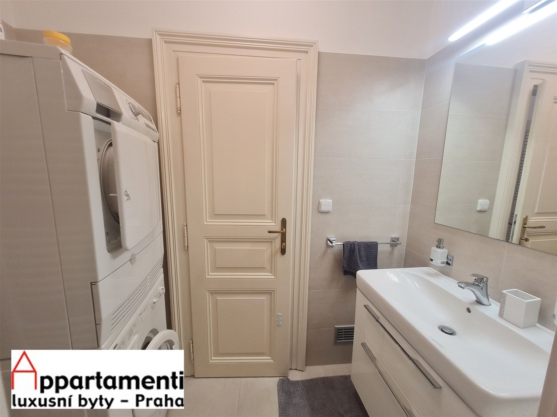 Rent furnished apartament 2+1, 63m2 street Štěpánská, Prague1