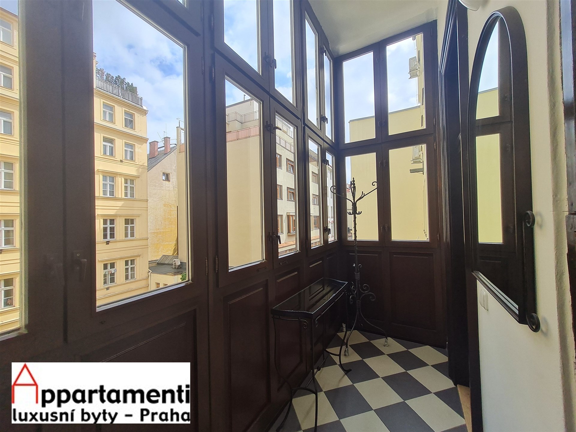 pronájem zařízeného bytu 2+kk, 71m2 v ul. Štěpánská, Praha 1