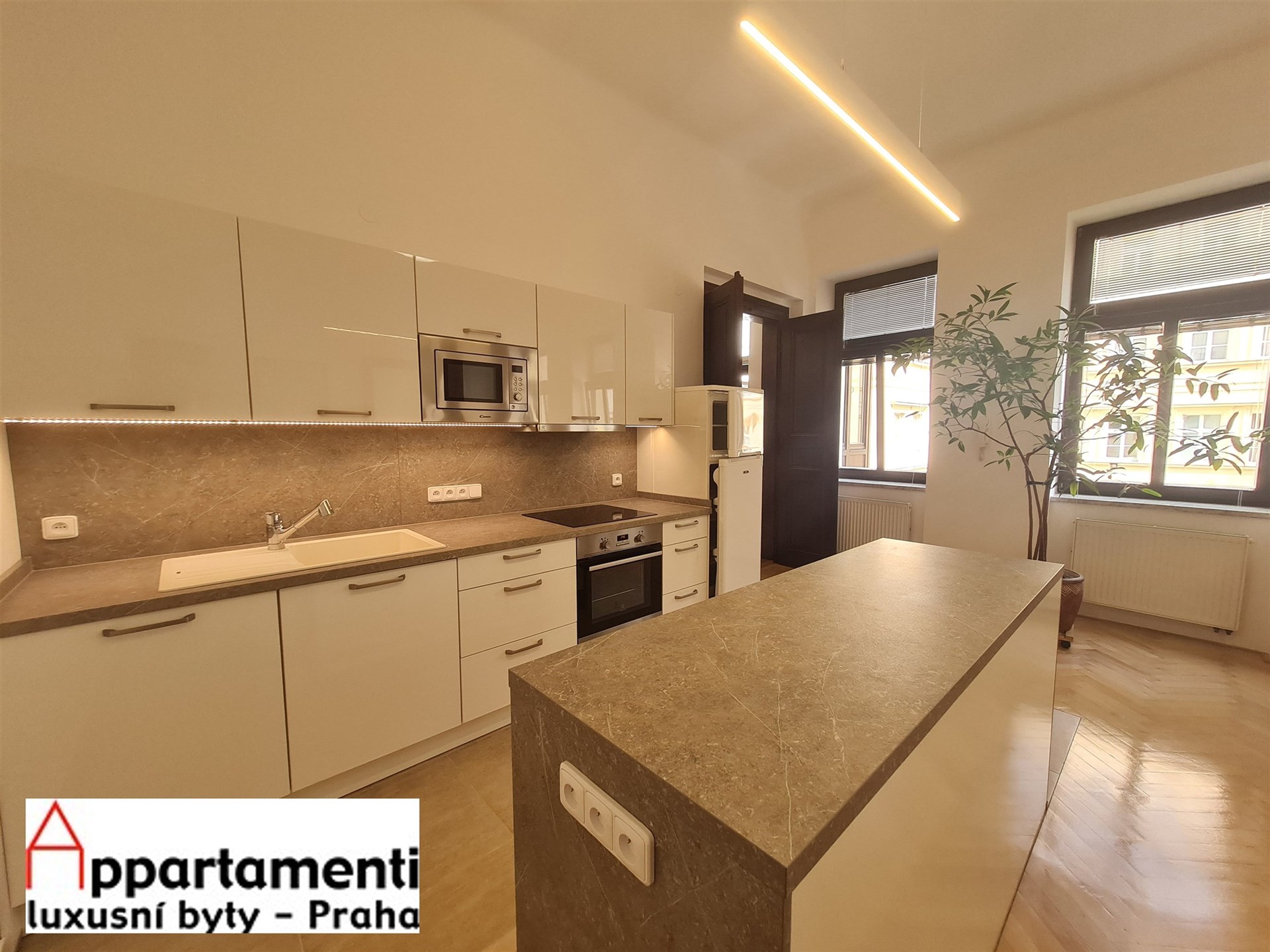 pronájem zařízeného bytu 2+kk, 71m2 v ul. Štěpánská, Praha 1