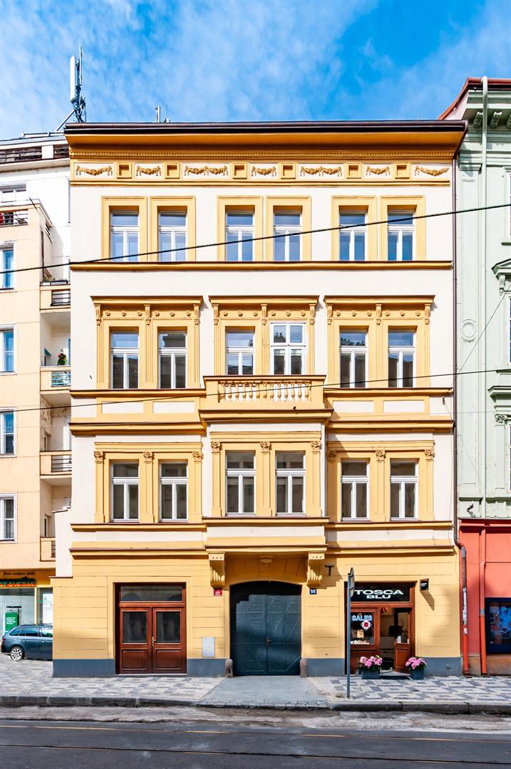 Rental of commercial space with entrance from the street in Prague 5