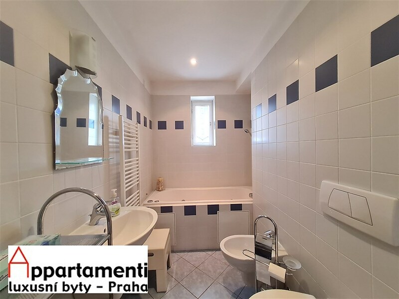 Prodej zařízeného podkrovního mezonetového bytu 3+kk, 107m2 s terasou