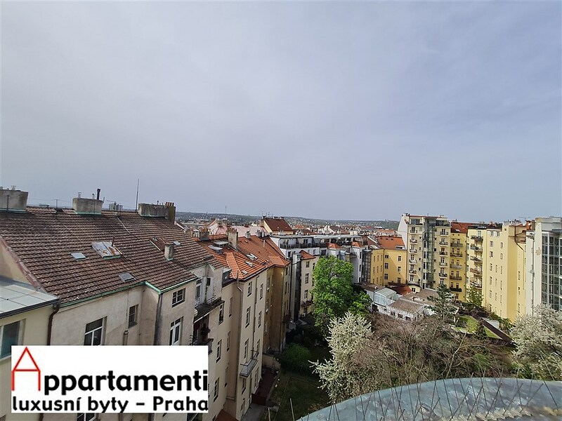 Prodej zařízeného podkrovního mezonetového bytu 3+kk, 107m2 s terasou