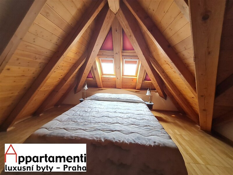 Prodej zařízeného podkrovního mezonetového bytu 3+kk, 107m2 s terasou