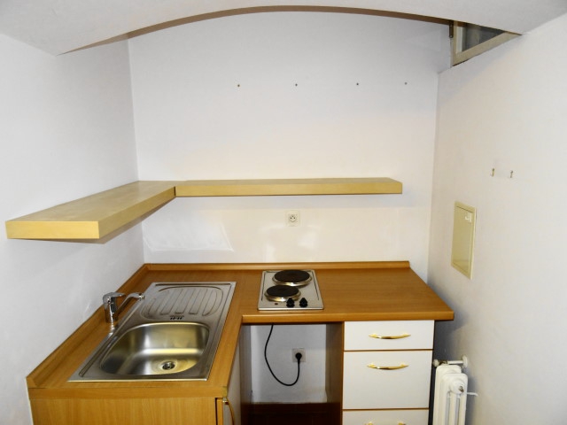 Vendesi uffici 4 stanze cucina 2x bagni 103mq a Vinohrady , Praga 2