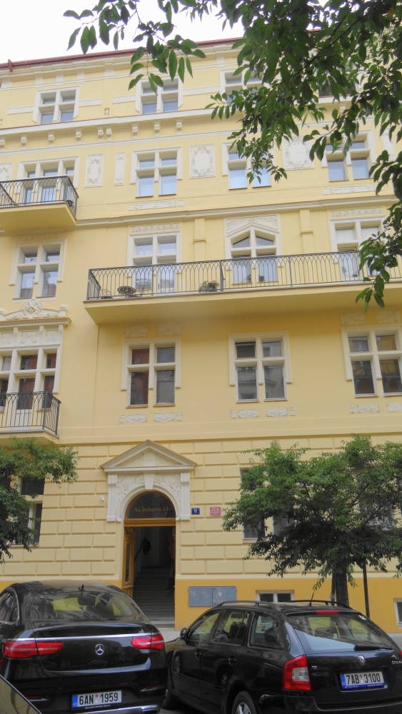 Pronájem podkrovního luxusně zařízeného bytu 2+kk,73m2 na Vinohradech