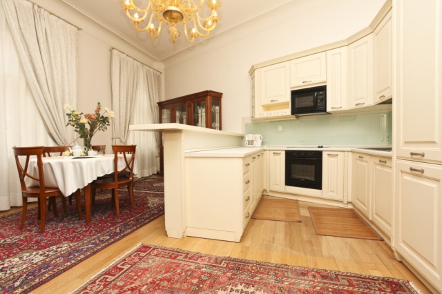 Prodej luxusního residenčního  bytu 3+1 s balkonem,113m2 na Starém Městě, Truhlářská ul.