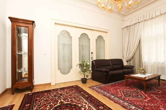 Prodej luxusního residenčního  bytu 3+1 s balkonem,113m2 na Starém Městě, Truhlářská ul.