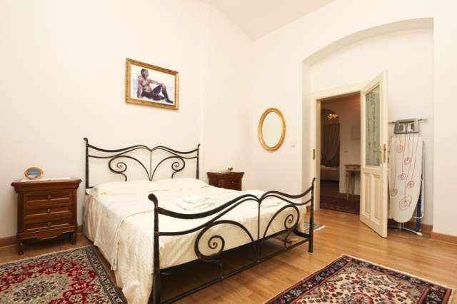 Prodej luxusního residenčního  bytu 3+1 s balkonem,113m2 na Starém Městě, Truhlářská ul.