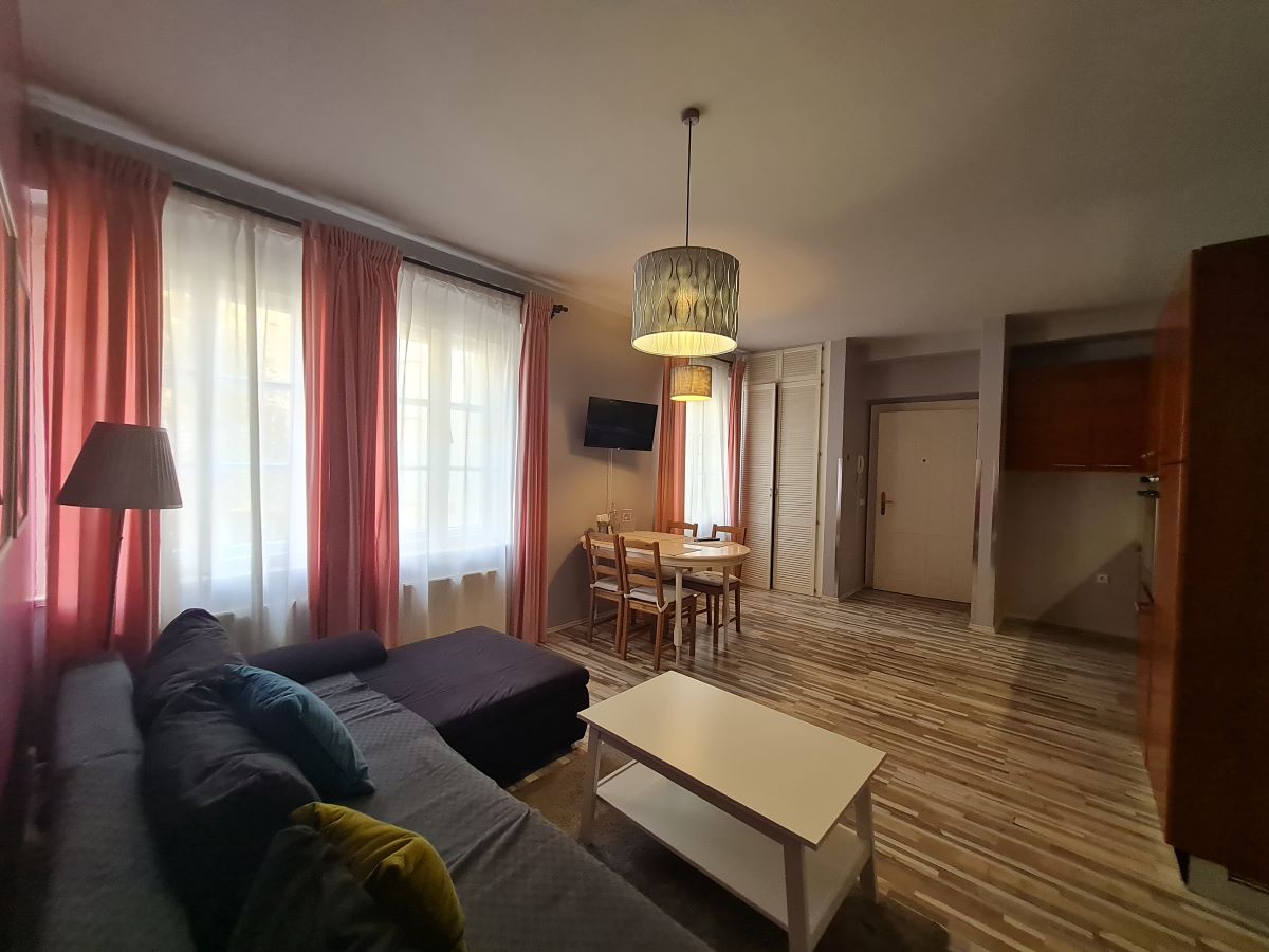 Na pronájem kompletně zařízený byt 2+kk,52m2, v centru Prahy 1