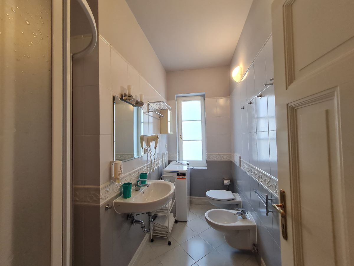 Na pronájem kompletně zařízený byt 2+kk,52m2, v centru Prahy 1
