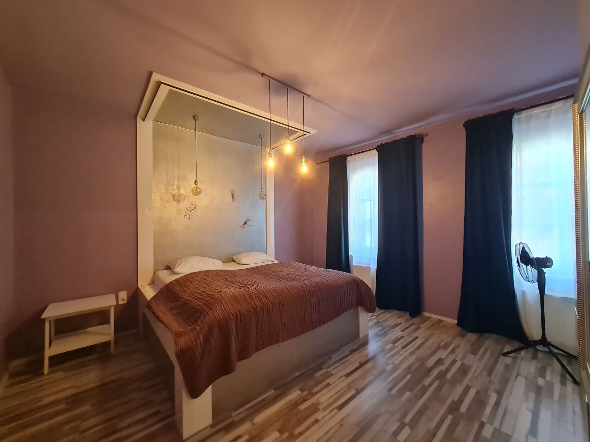 Na pronájem kompletně zařízený byt 2+kk,52m2, v centru Prahy 1