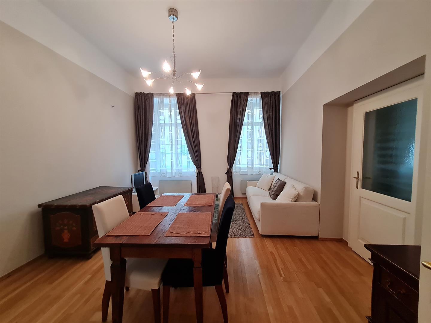 Offriamo esclusivamente in vendita un appartamento di 2+1,60 m2 a Malá Strana, Praga 1