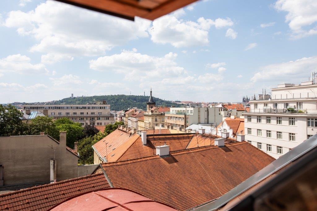 prodej podkrovního bytu 2+kk,58m2 v centru Prahy,kousek od Václavského náměstí